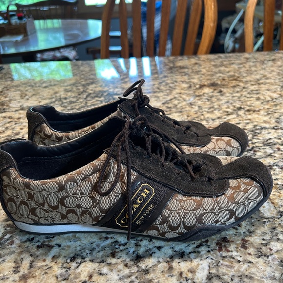 Shoes - Picture 3 of 4